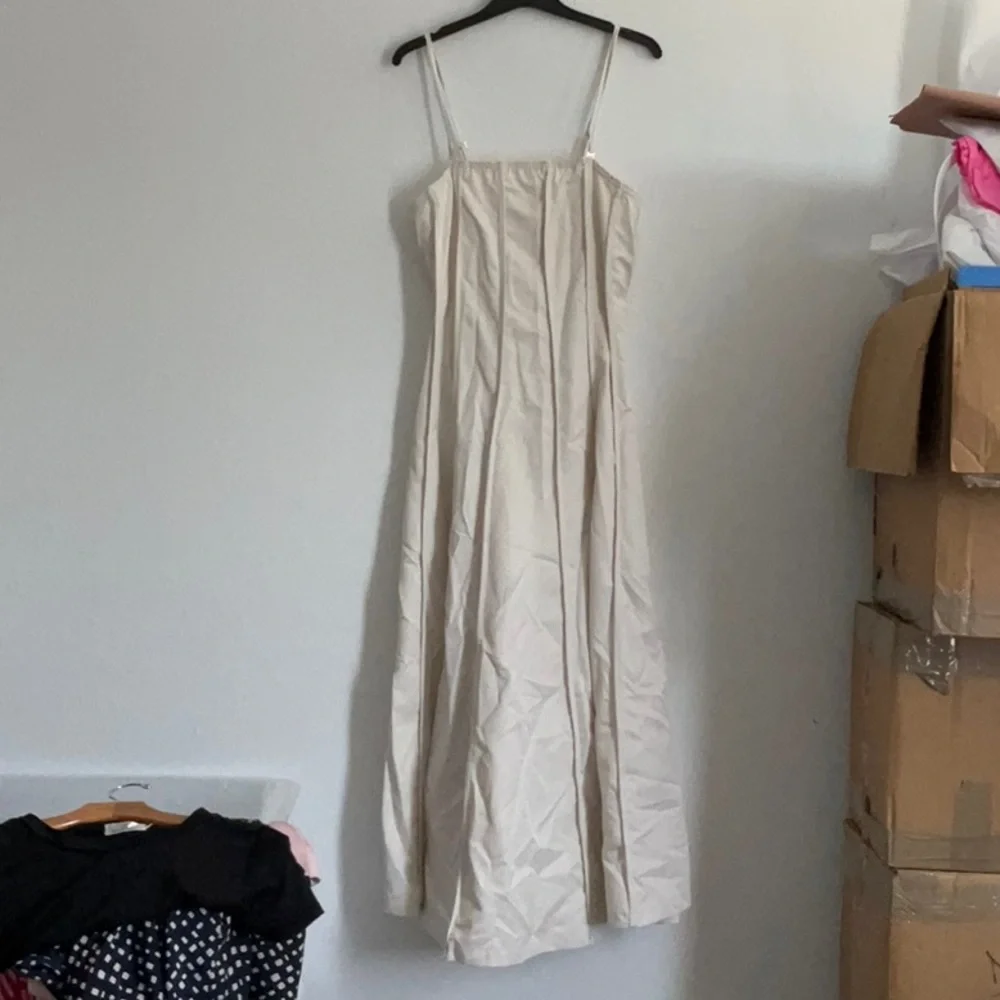 Elegant Cream Dress - Picture 2 of 3
